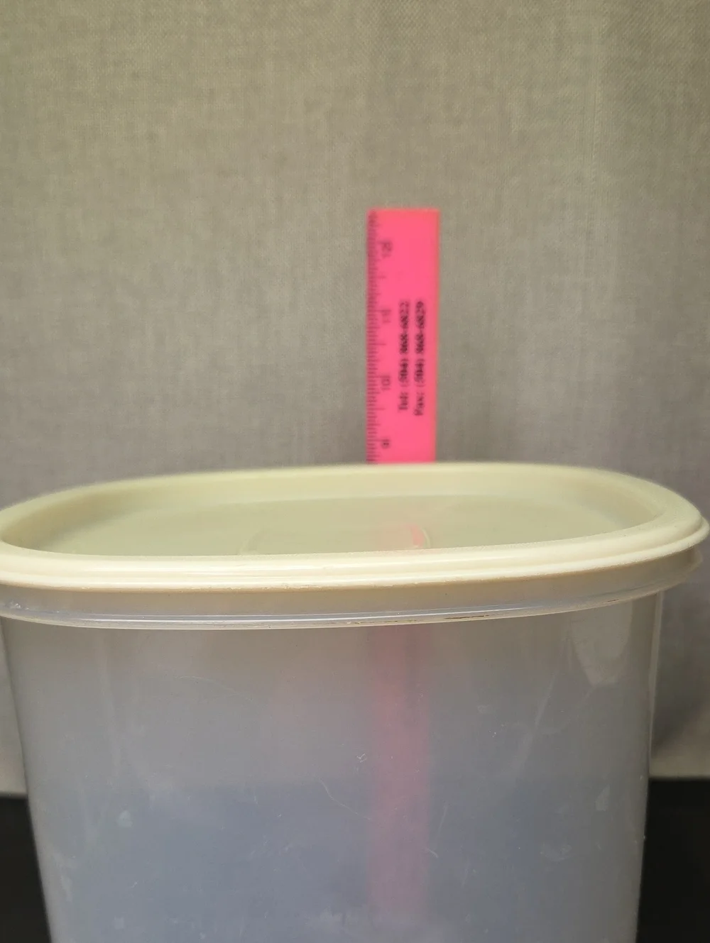 3 Rubbermaid Storage Containers‎ With Lids